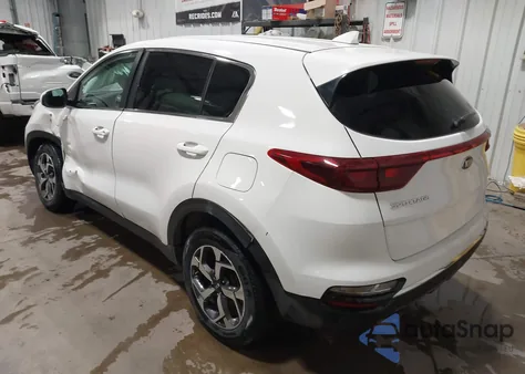2020 Kia Sportage Lx z USA, uszkodzony, nr VIN KNDPMCAC2L7777885